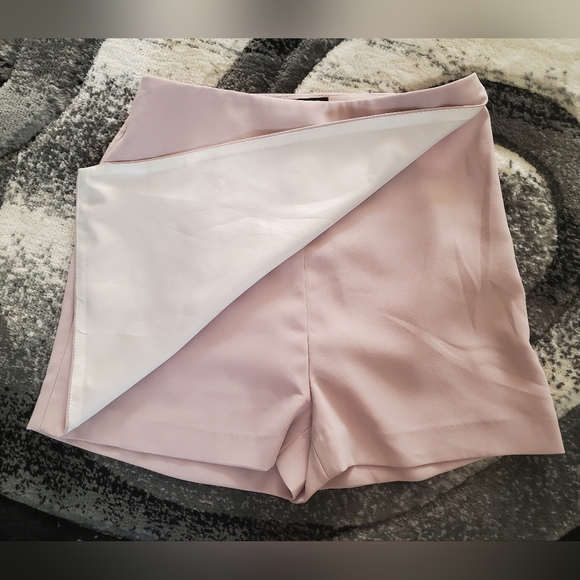Express Crepe Skort - Picture 2 of 6